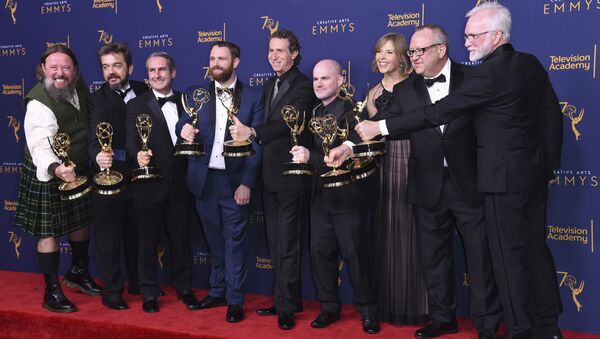 Команда из Игры престолов, победившая в премии Creative Arts Emmy Awards за визуальные эффекты для эпизода За стеной. 8 сентября 2018