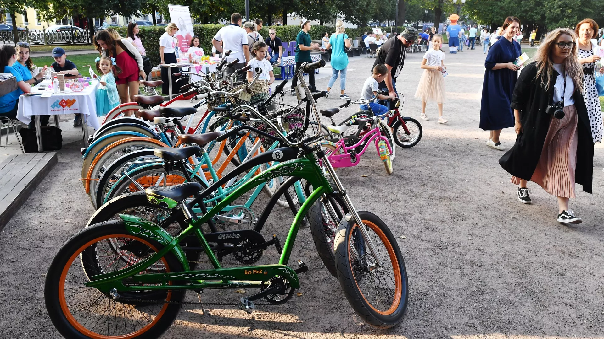 Уличный фестиваль Добрая Москва 871 на Цветном бульваре в честь Дня города - РИА Новости, 1920, 11.06.2025