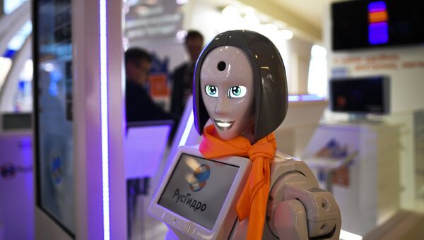 Робот-помощник на стенде ПАО «Русгидро» на площадке IV Восточного экономического форума во Владивостоке