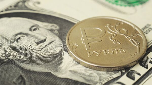 Монета номиналом один рубль на банкноте один доллар США
