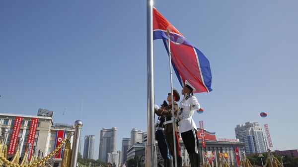 Военные перед началом военного парада в Пхеньяне по случаю 70-летия со дня образования КНДР
