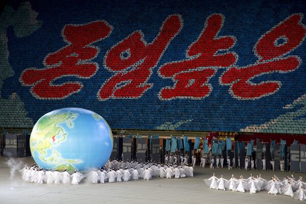 Массовое спортивное выступление в рамках мероприятий Славная страна в Пхеньяне по случаю 70-летия со дня образования КНДР