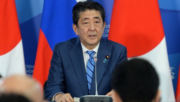 Премьер-министр Японии Синдзо Абэ на пресс-конференции по итогам переговоров с президентом РФ Владимиром Путиным в рамках IV Восточного экономического форума на территории ДВФУ на острове Русский. 10 сентября 2018