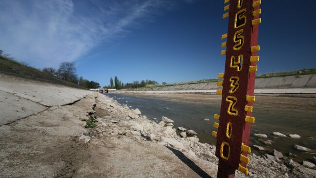 Мерные уровни, показывающие полное отсутствие воды в Северо-Крымском канале уже в 20 километрах от первой насосной станции