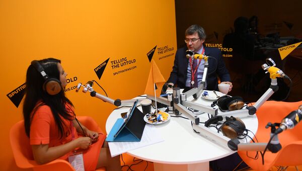 Генеральный директор Всероссийского центра изучения общественного мнения (ВЦИОМ) Валерий Федоров в радиорубке Sputnik