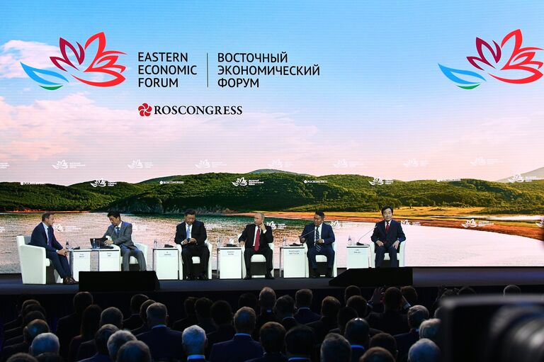 Президент РФ Владимир Путин принимает участие в пленарном заседании Дальний Восток: расширяя границы возможностей IV Восточного экономического форума Президент РФ Владимир Путин принимает участие в пленарном заседании Дальний Восток: расширяя границы возможностей IV Восточного экономического форума