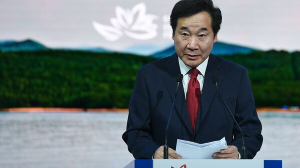 Премьер-министр Южной Кореи Ли Нак Ён на пленарном заседании Дальний Восток: расширяя границы возможностей на IV Восточном экономическом форуме