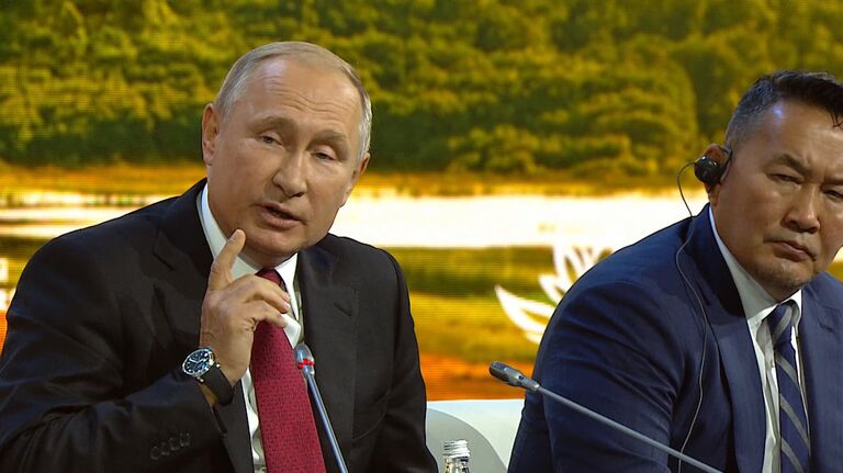 Путин предложил Японии мирный договор без предварительных условий Путин предложил Японии мирный договор без предварительных условий