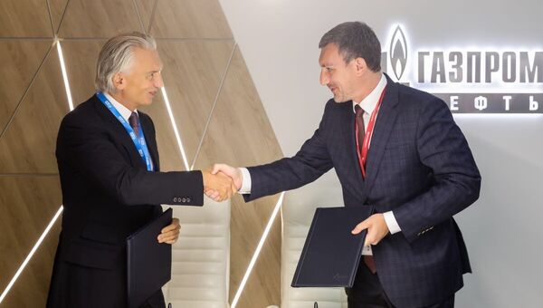 Приамурье на ВЭФ договорилось использовать битумные материалы Газпром нефти