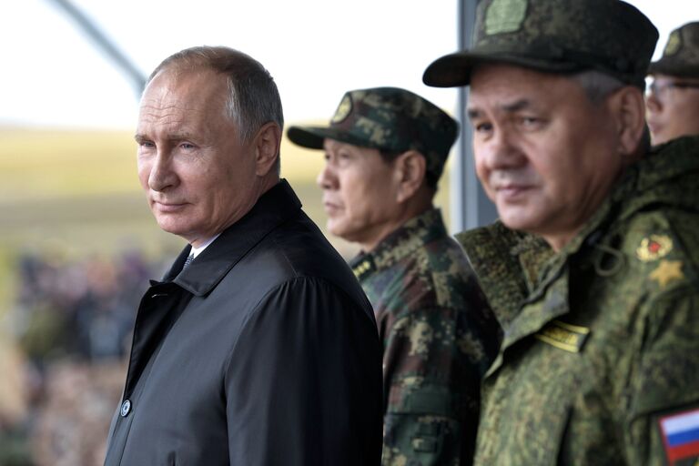 Владимир Путин на параде участников военных маневров Восток-2018 на забайкальском полигоне Цугол. 13 сентября 2018