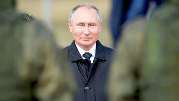 Владимир Путин во время полевого смотра войск после окончания основного этапа военных маневров Восток-2018 на забайкальском полигоне Цугол. 13 сентября 2018 Владимир Путин во время полевого смотра войск после окончания основного этапа военных маневров Восток-2018 на забайкальском полигоне Цугол. 13 сентября 2018