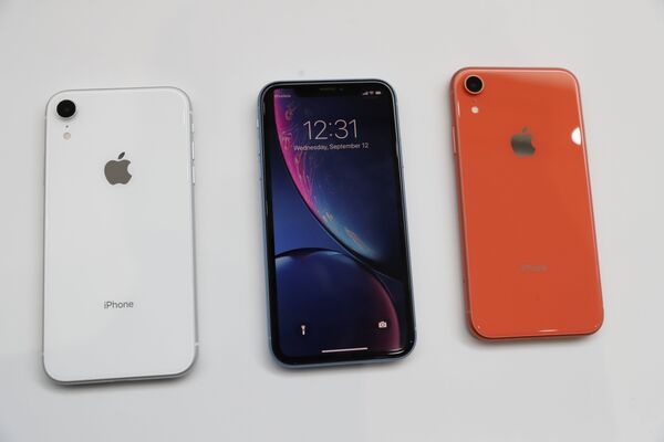 Демонстрация новых смартфонов Apple iPhone Xr. 12 сентября 2018 года