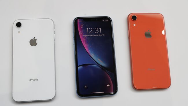 Демонстрация новых смартфонов Apple iPhone XR. 12 сентября 2018 года