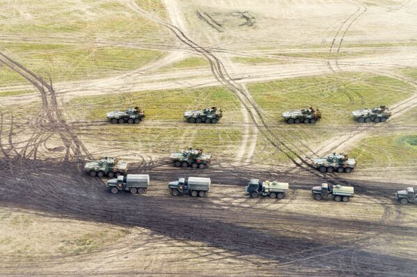 Военная техника на забайкальском полигоне Цугол, где проходит основной этап военных маневров Восток-2018