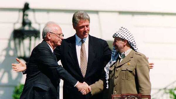 Ицхак Рабин, Билл Клинтон и Ясир Арафат, 13 сентября 1993. Вашингтон. Архивное фото