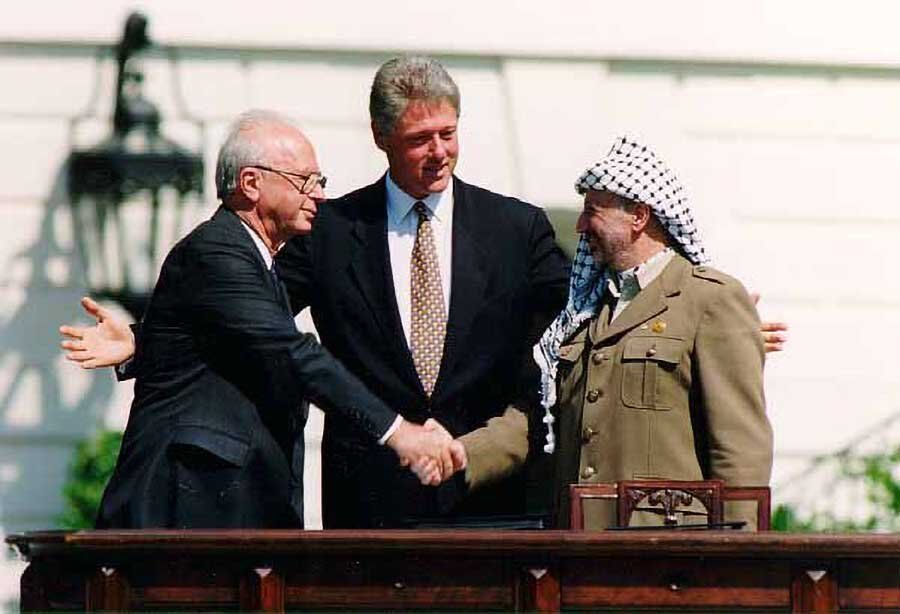 Ицхак Рабин, Билл Клинтон и Ясир Арафат, 13 сентября 1993. Вашингтон - РИА Новости, 1920, 29.10.2020