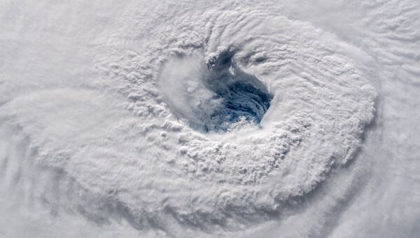 Вид на шторм с МКС. Архивное фото
