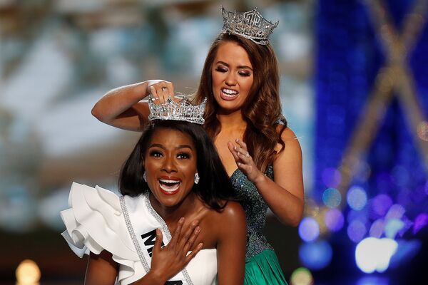 Победительница конкурса красоты Мисс Америка - 2019 Ниа Имани Франклин
