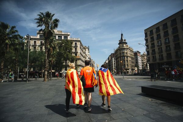 Участники акции сторонников независимости Каталонии в Барселоне