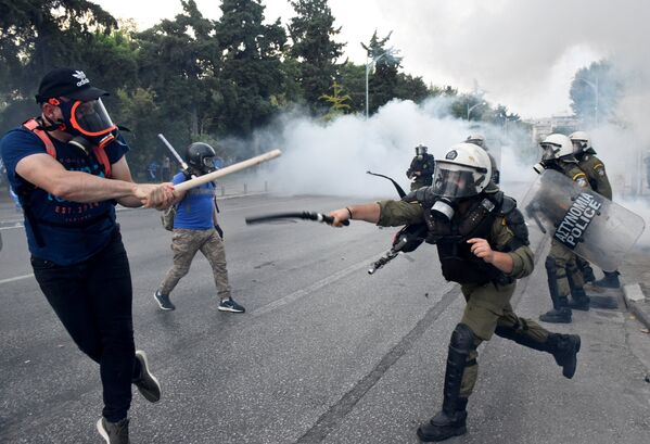 Столкновение протестующие с полицией в Салониках, Греция