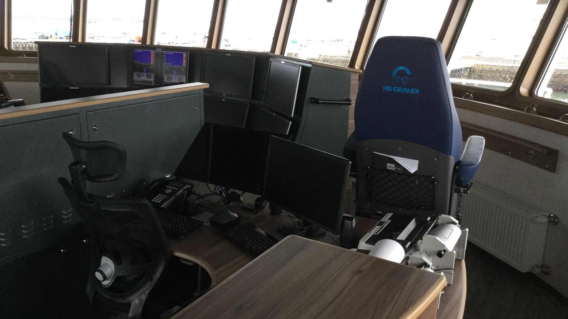 Капитанский мостик на рыболовецком судне Капитанский мостик на рыболовецком судне - РИА Новости, 1920, 20.01.2022