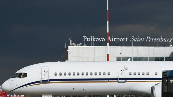 Самолет в аэропорту Пулково