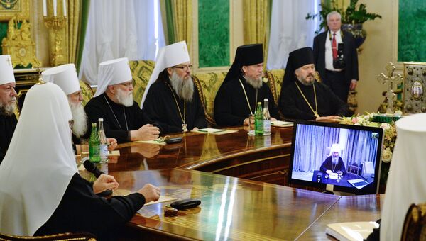 Священнослужители на заседании Священного Синода Русской Православной Церкви. Архивное фото