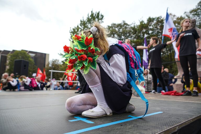 Дети выступают на вселатвийской акции Марш за русские школы — наш выбор в Риге. 15 сентября 2018 Дети выступают на вселатвийской акции Марш за русские школы — наш выбор в Риге. 15 сентября 2018