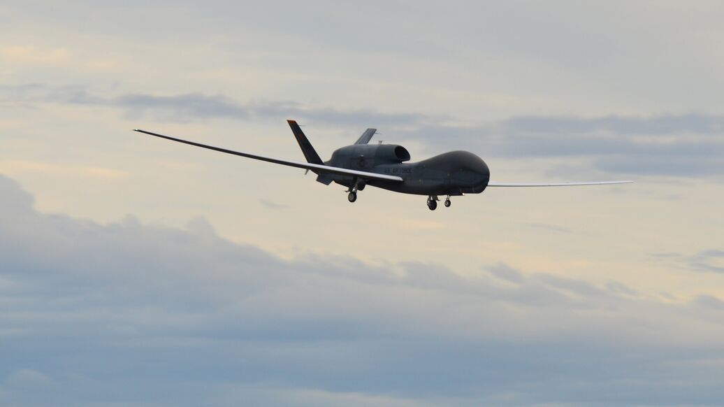 Американский беспилотник кружит над Черным морем