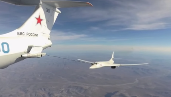 Российские ракетоносцы Ту-160 пролетели через Северный полюс