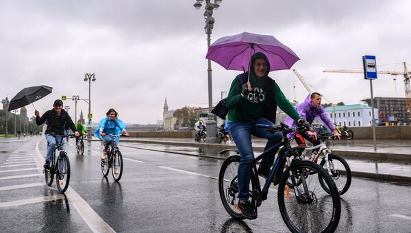 Участники осеннего Московского Велопарада в поддержку развития велосипедной инфраструктуры и за безопасность на дорогах. 16 сентября 2018