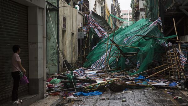 Последствия тайфуна Мангхут в Макао, Китай. 17 сентября 2018 года