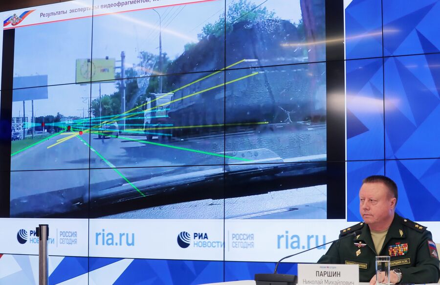 Николай Паршин во время брифинга Министерства обороны России по вновь открывшимся обстоятельствам крушения самолета Boeing 777 авиакомпании Malaysia Airlines на востоке Украины