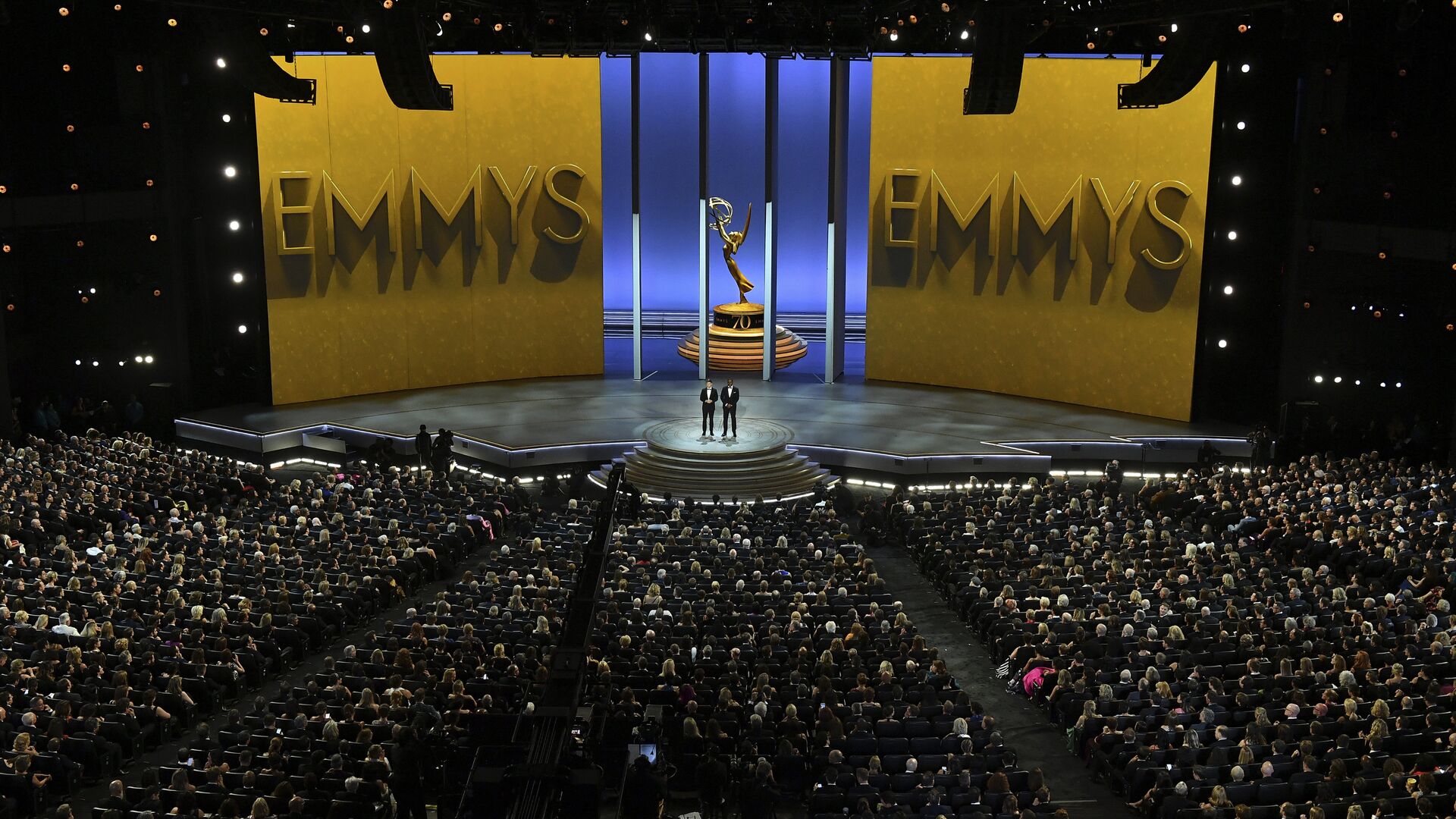 Колин Жост и Майкл Че во время 70-й церемонии вручения награды Primetime Emmy Awards в Лос-Анджелесе - РИА Новости, 1920, 13.07.2021