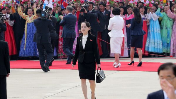 Сестра лидера Северной Кореи Ким Е Чжон на официальной церемонии приветствия в Международном аэропорту Пхеньяна, Северная Корея. 18 сентября 2018
