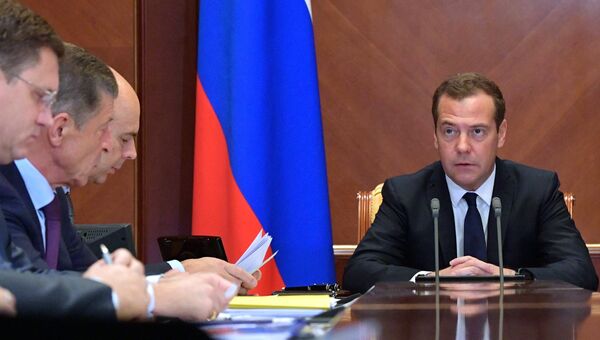 Дмитрий Медведев проводит совещание по вопросам развития нефтедобывающей отрасли страны и вопросам стимулирования добычи нефти. 18 сентября 2018