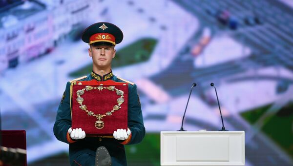 Военнослужащий почетного караула перед началом церемонии официального вступления в должность мэра Москвы Сергея Собянина в Московском концертном зале Зарядье