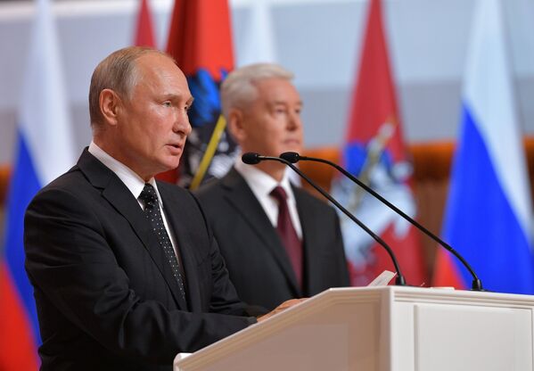 Президент РФ Владимир Путин на церемонии официального вступления в должность мэра Москвы Сергея Собянина в Московском концертном зале Зарядье