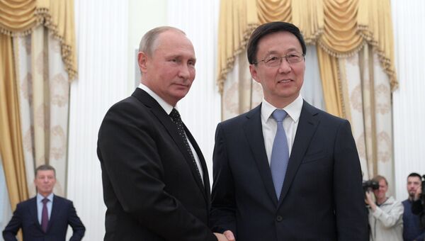 Владимир Путин и первый заместитель премьера Государственного совета Китая Хань Чжэн во время встречи. 18 сентября 2018