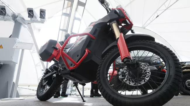 Электромотоцикл ИЖ Пульсар (UM-1) в стрелковом центре концерна Калашников 