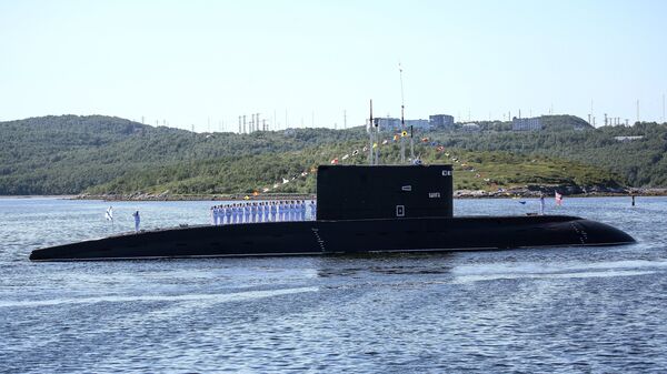 Большая океанская подводная лодка проекта 877 Палтус Б-800 Калуга на праздновании Дня Военно-Морского Флота в Североморске