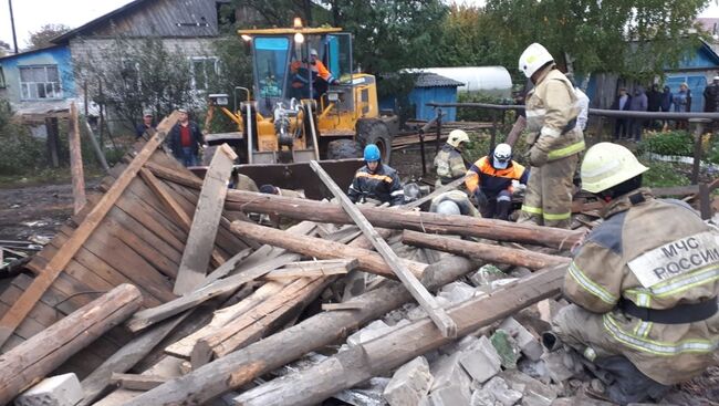 Пожарно-спасательные подразделения ликвидируют последствия хлопка бытового газа Кармаскалинском районе Республики Башкортостан. 20 сентября 2018