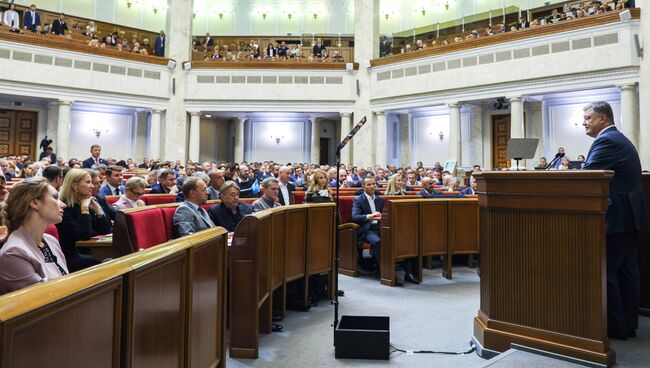 Президент Украины Петр Порошенко выступает на заседании Верховной рады Украины. 20 сентября 2018