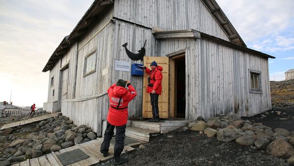 Волонтер помогла полярной станции принять туристов в Арктике