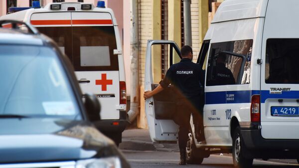 Автомобили скорой помощи и полиции на улице Москвы. Архивное фото