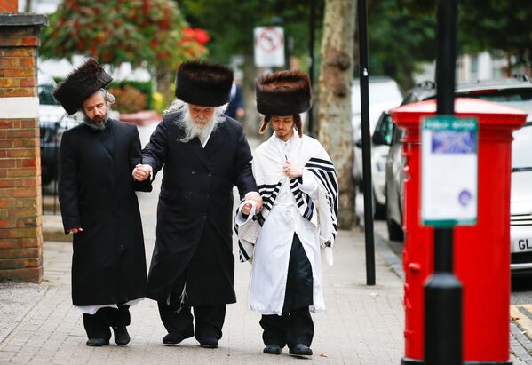 Евреи во время праздника Йом-Киппур в Лондоне