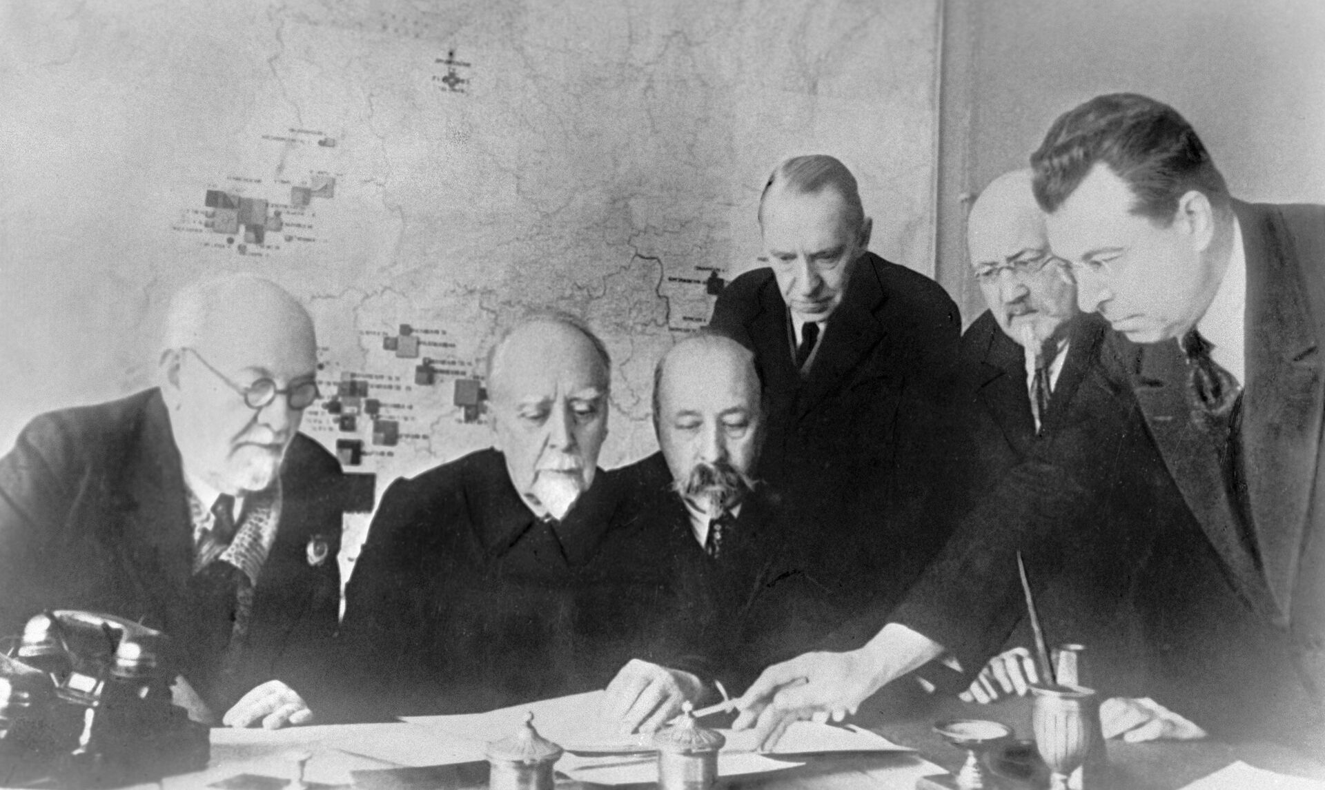 Участники комиссии по разработке плана ГОЭЛРО - РИА Новости, 1920, 10.08.2021