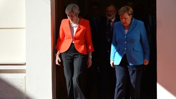 Канцлер ФРГ Ангела Меркель и премьер-министр Великобритании Тереза Мэй в Зальцбурге