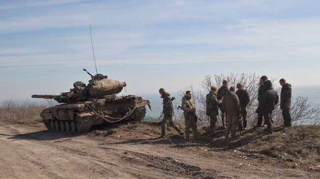 Украинские военные на побережье Азовского моря. Архивное фото