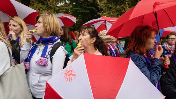 Демонстрацию польских профсоюзов, призывающих к поднятию заработной платы, в Варшаве, Польша. 22 сентября 2018